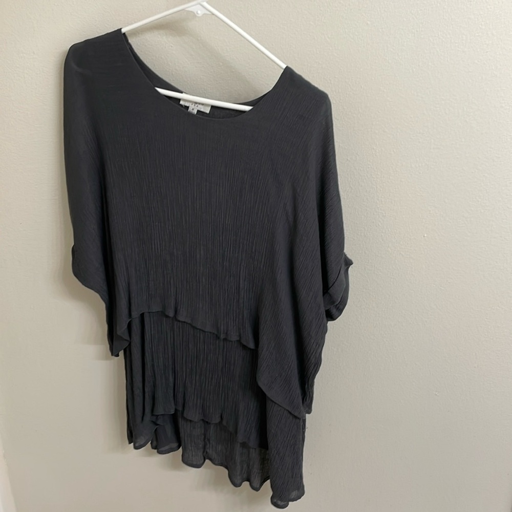 Grey tiered top